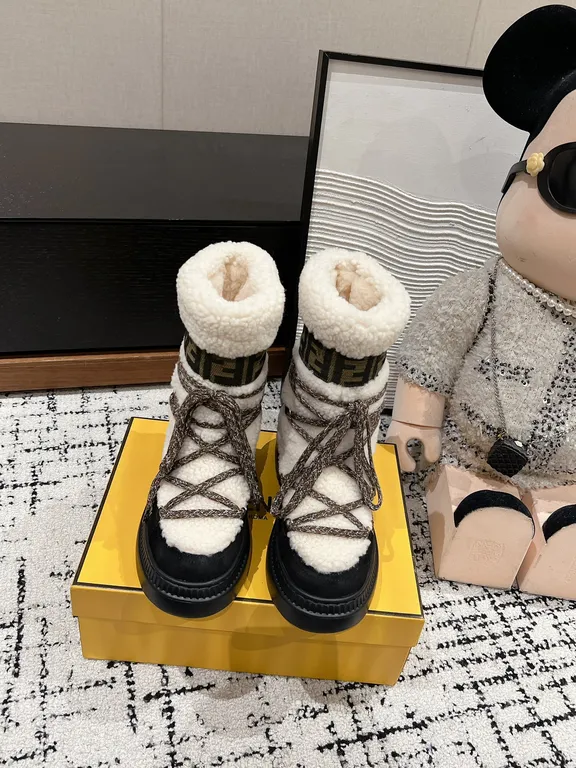 Fendi Shoe