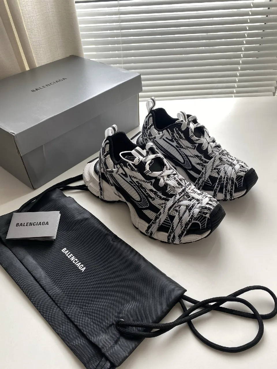Exploring Balenciaga’s Main Products and Style