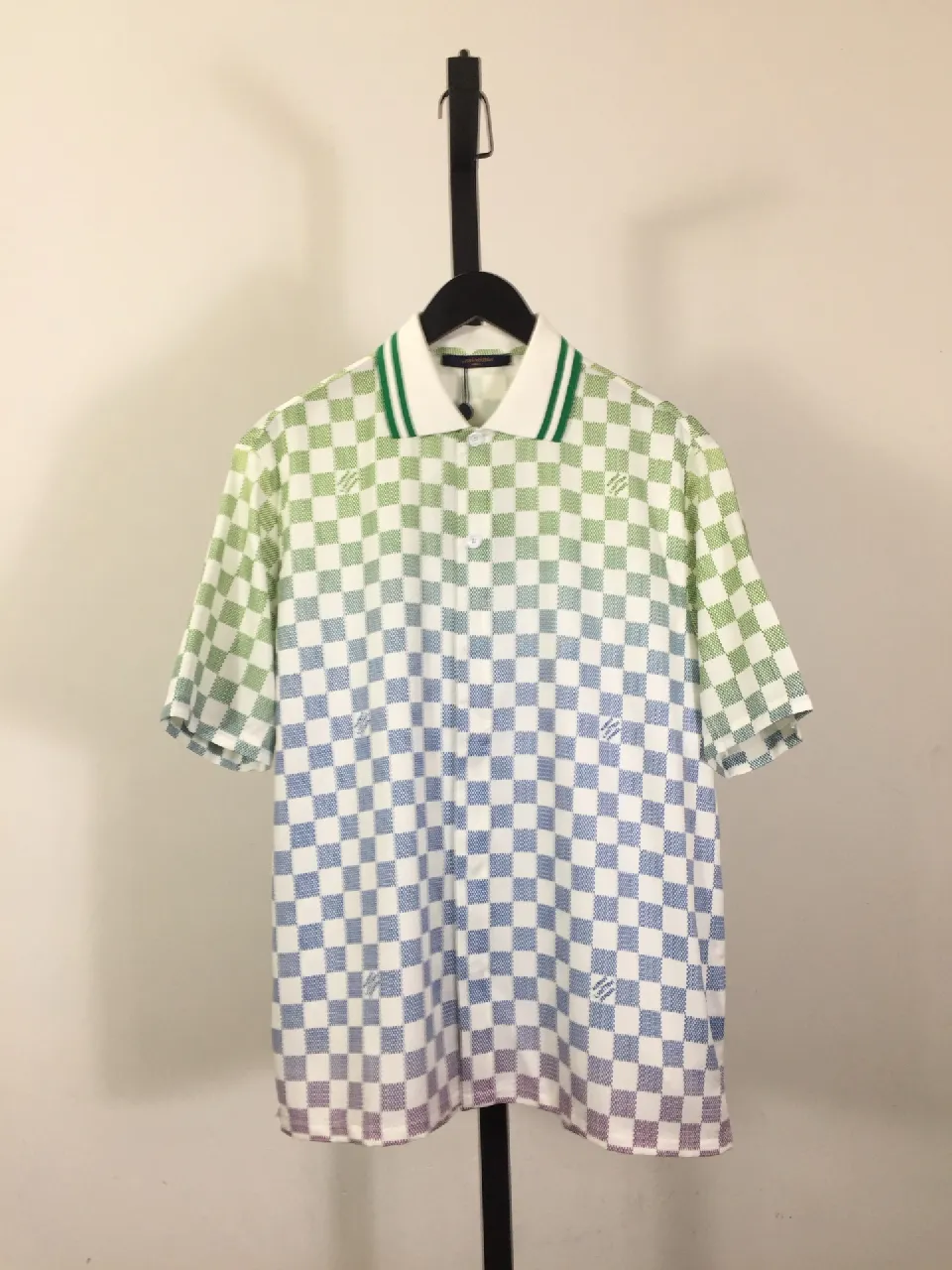 The Trendy Appeal of Mens Replica Designer Clothing